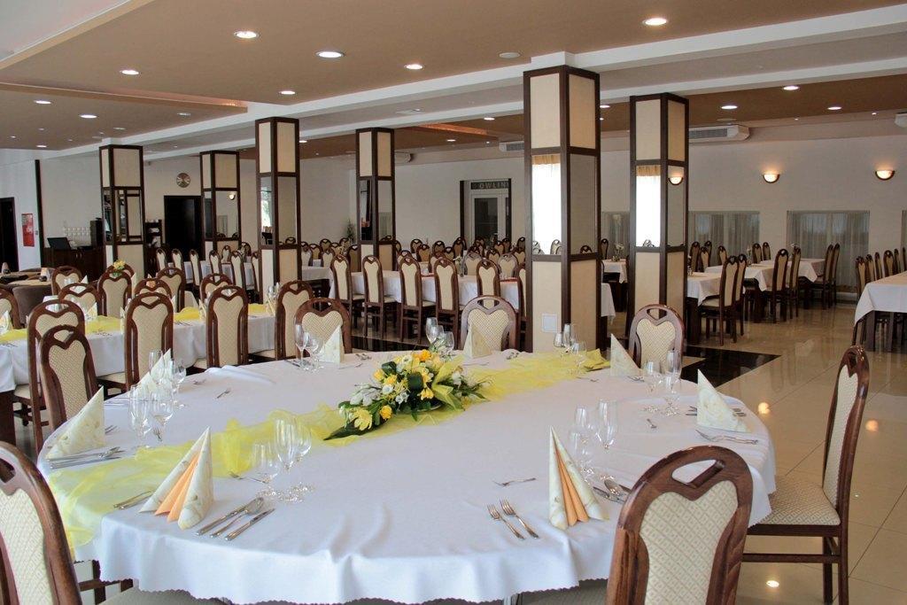 Hotel Auto Jas Nitra Esterno foto