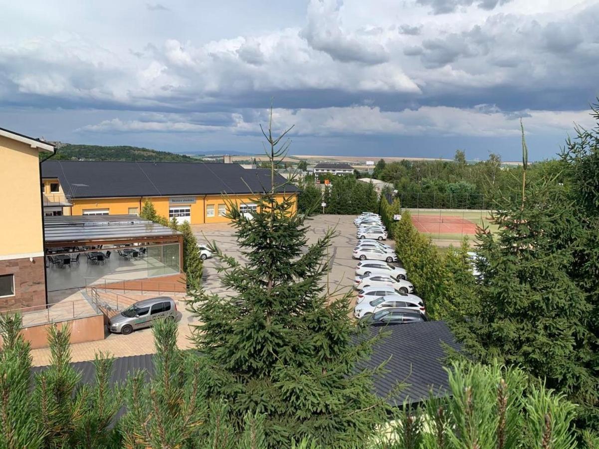 Hotel Auto Jas Nitra Esterno foto
