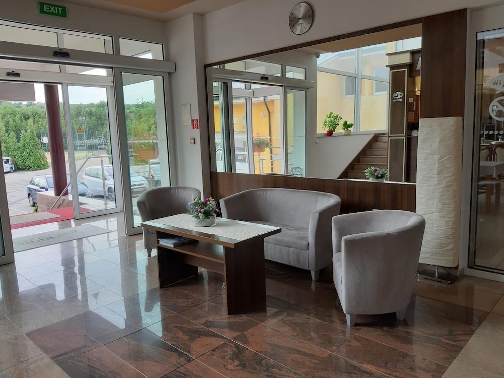 Hotel Auto Jas Nitra Esterno foto