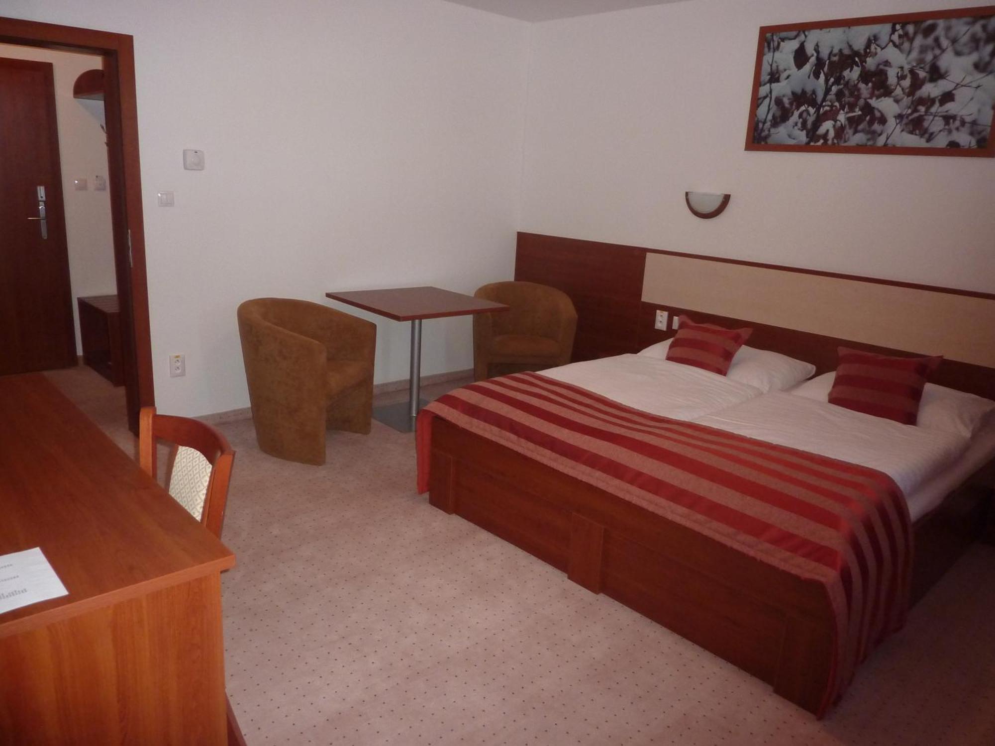Hotel Auto Jas Nitra Esterno foto