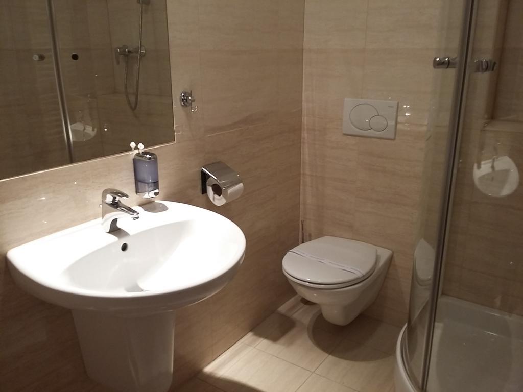 Hotel Auto Jas Nitra Esterno foto