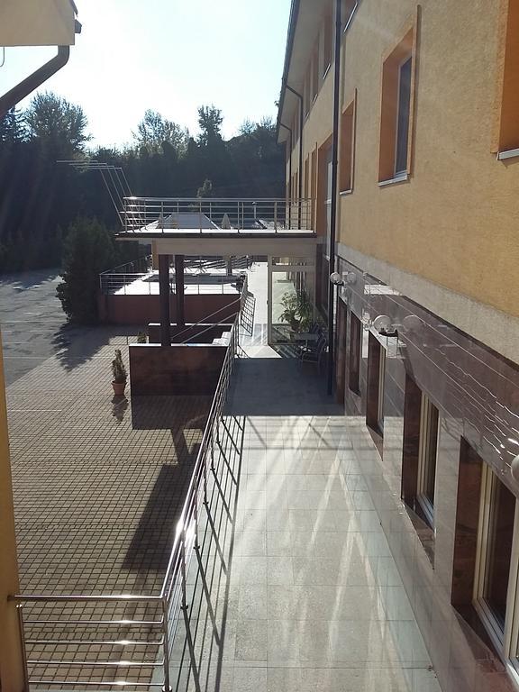 Hotel Auto Jas Nitra Esterno foto