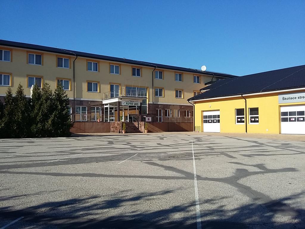 Hotel Auto Jas Nitra Esterno foto