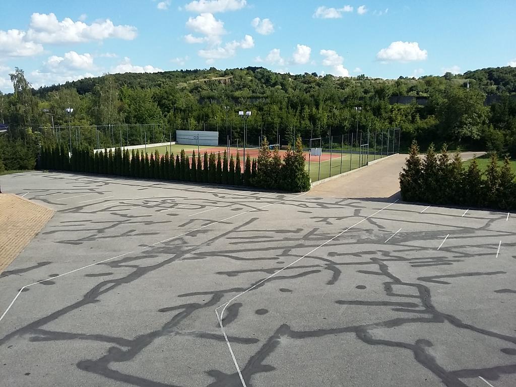 Hotel Auto Jas Nitra Esterno foto