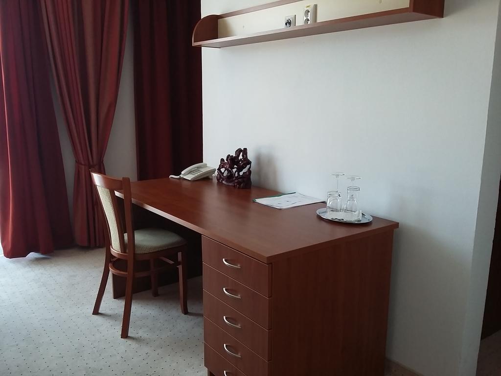 Hotel Auto Jas Nitra Esterno foto